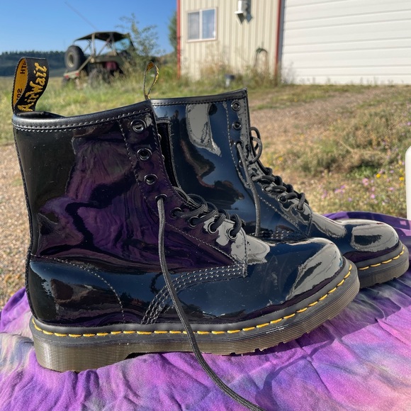 Women’s Doc Martens black patent leather boots . Size 10 US L - Picture 1 of 8